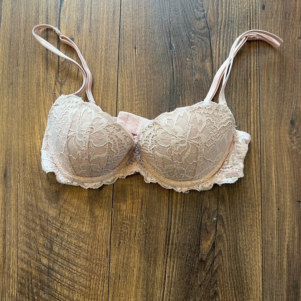 ✨Victoria’s Secret PINK Push-Up Bra Size 32B
